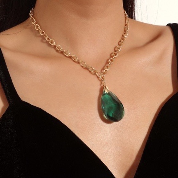Jewelry - Green and Gold Drop Shaped Necklace